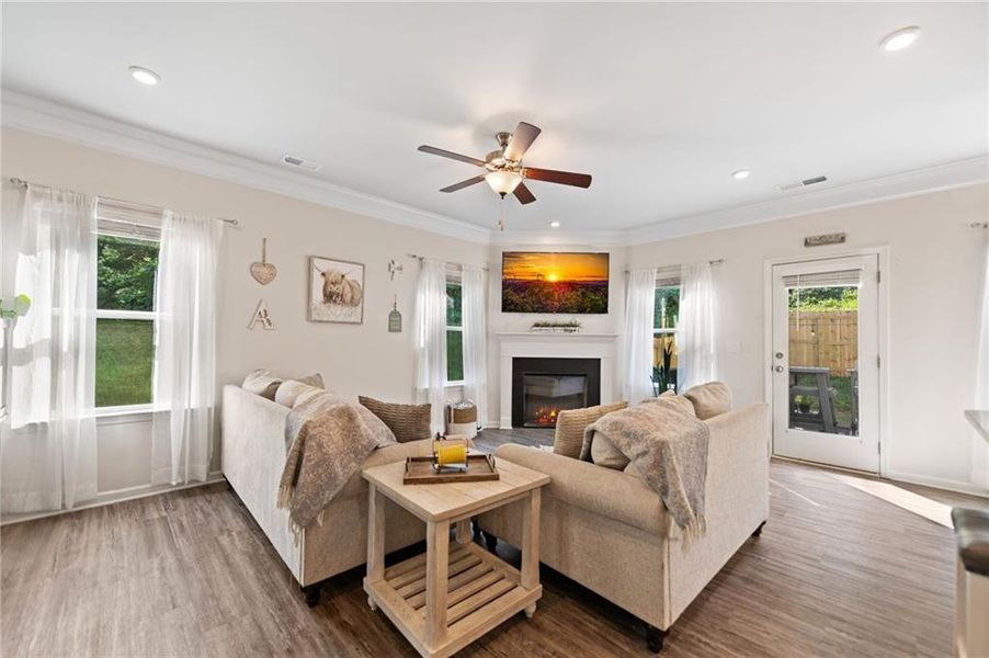 Furnished interior view inside a new home in , Jasper (Image 11).