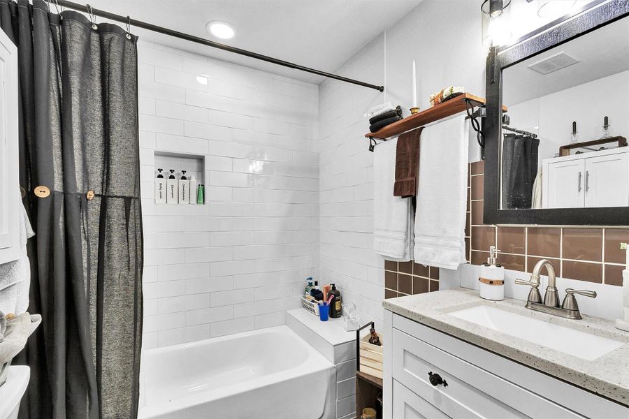 Furnished interior view inside a new home in , Livingston (Image 6).