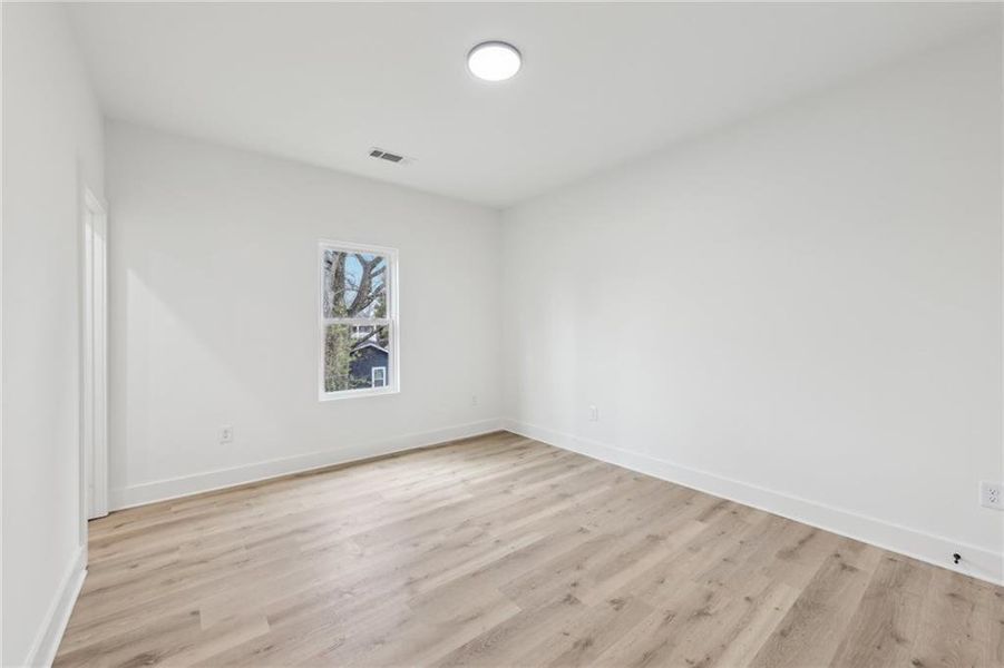 Spacious, unfurnished interior of a new home in , Atlanta (Image 28).