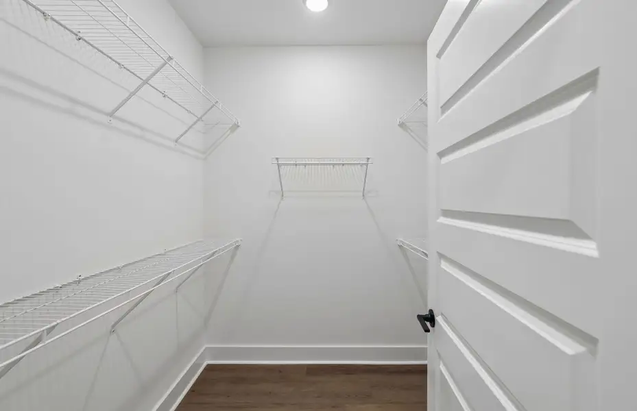 Spacious, unfurnished interior of a new home in Del Webb Barton Village, Lebanon (Image 28).