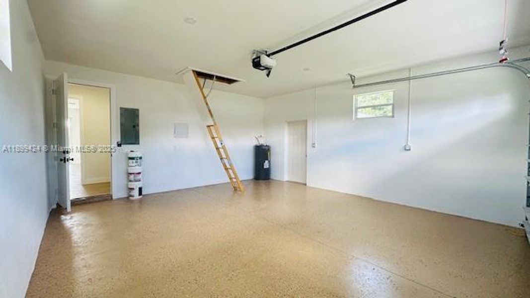 Spacious, unfurnished interior of a new home in , Lake Placid (Image 21).