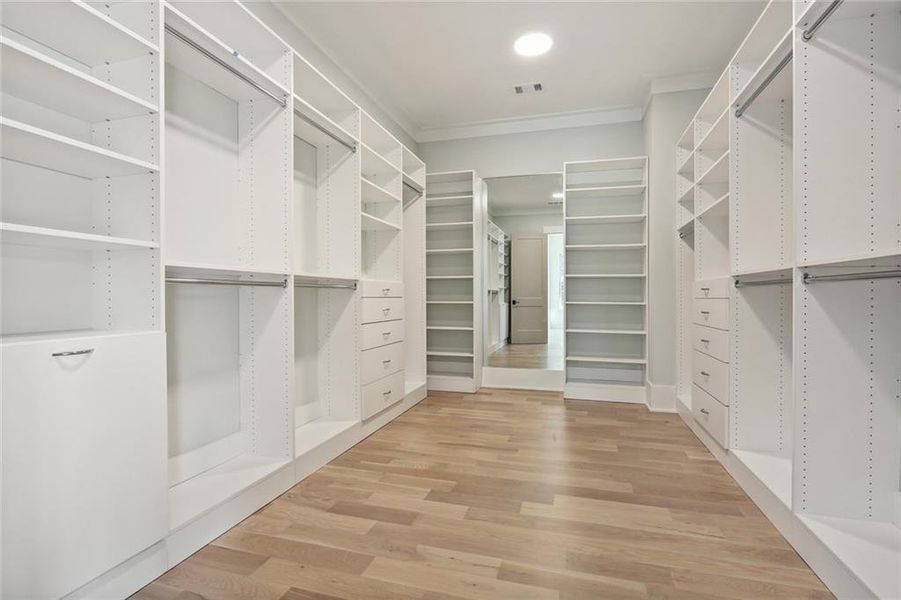 Spacious, unfurnished interior of a new home in , Sandy Springs (Image 12).
