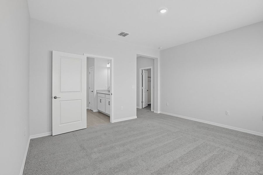 Spacious, unfurnished interior of a new home in Lochside, Mount Dora (Image 37).