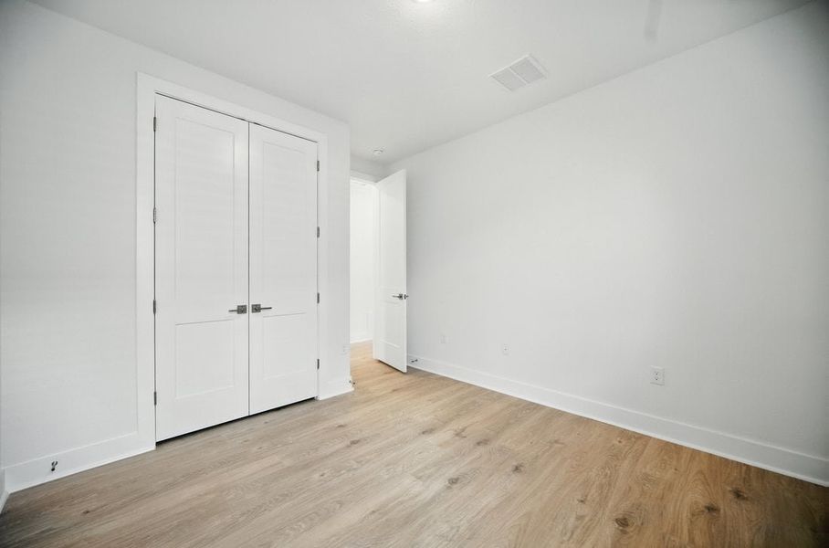 Spacious, unfurnished interior of a new home in Foxfield, Austin (Image 13). Spacious, unfurnished interior of a new home in Foxfield, Austin (Image 13).