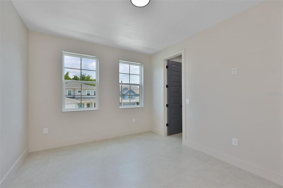 Spacious, unfurnished interior of a new home in , Tampa (Image 23).