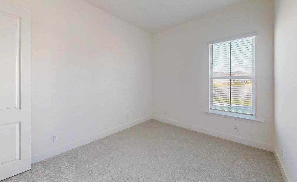 Spacious, unfurnished interior of a new home in Seven Pines, Jacksonville (Image 18).