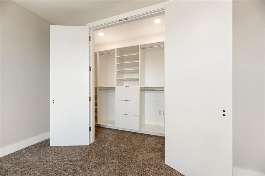 Spacious, unfurnished interior of a new home in , Farmers Branch (Image 14).