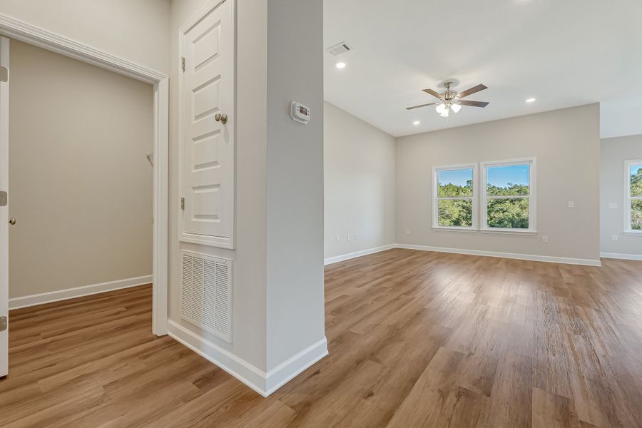 Spacious, unfurnished interior of a new home in Blossom Grove, Crestview (Image 18).
