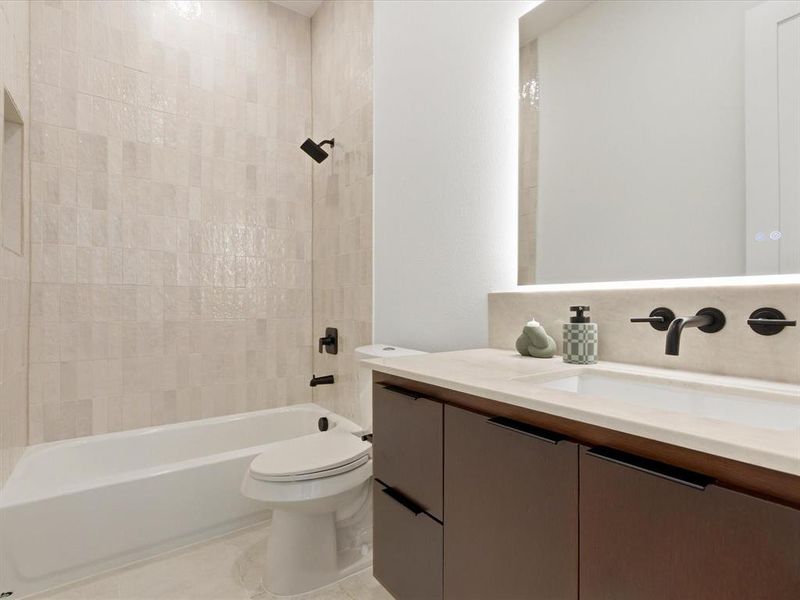 Furnished interior view inside a new home in , Dallas (Image 18).