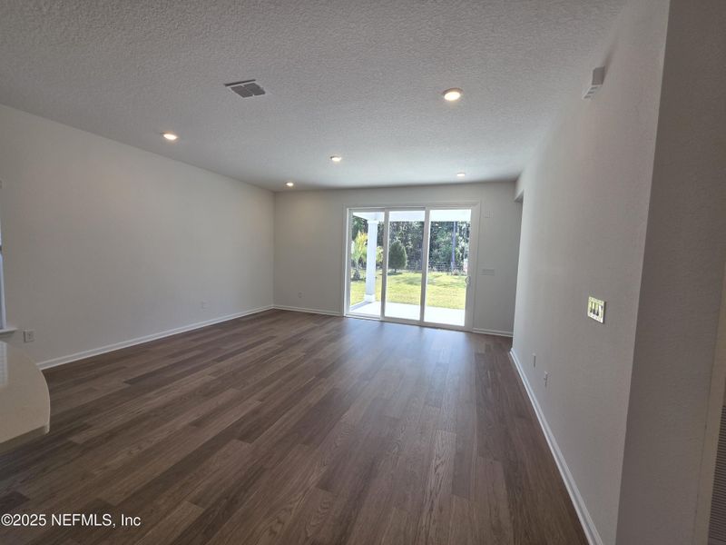 Spacious, unfurnished interior of a new home in Hyland Trail, Green Cove Springs (Image 39).