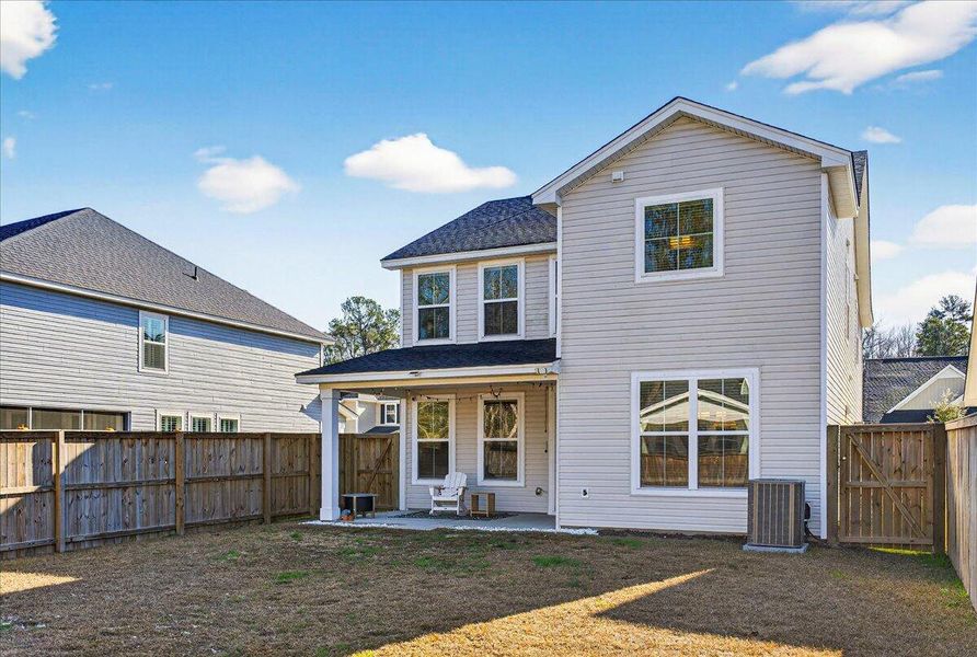 Exterior details and patio area of a home in Windsor Crossing, North Charleston (Image 26).