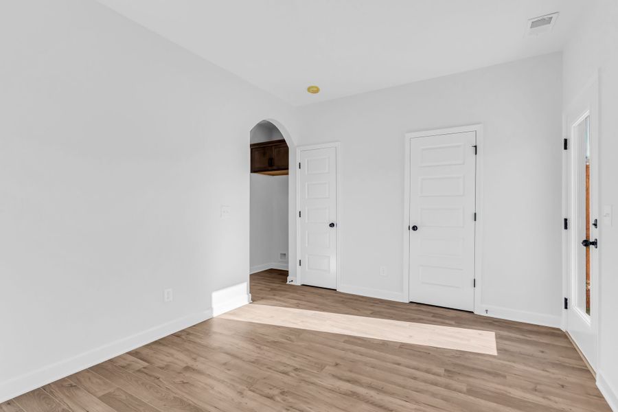 Spacious, unfurnished interior of a new home in Oxford Station, Gallatin (Image 17). Spacious, unfurnished interior of a new home in Oxford Station, Gallatin (Image 17).