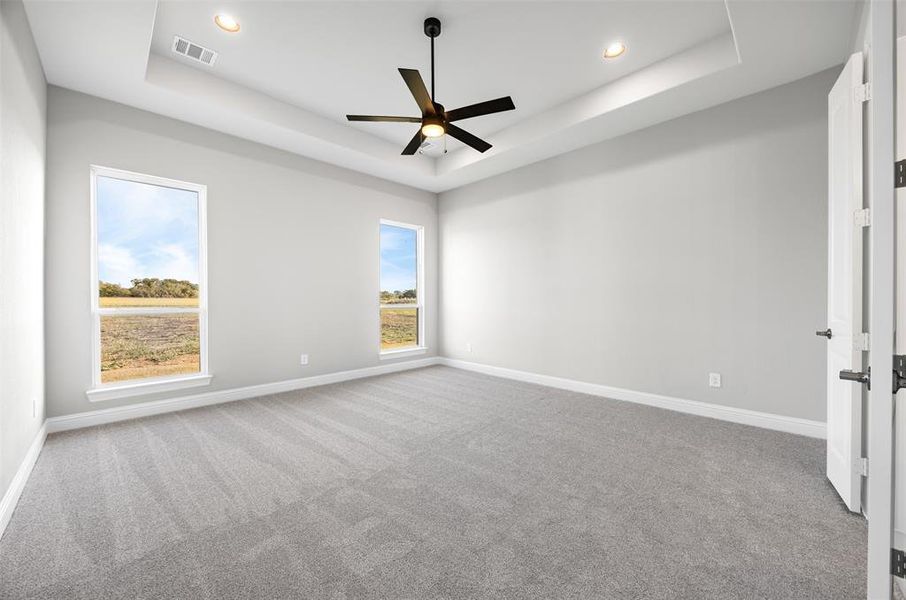 Spacious, unfurnished interior of a new home in Waterfall Ranch - 1 Acre Lots, Waxahachie (Image 27). Spacious, unfurnished interior of a new home in Waterfall Ranch - 1 Acre Lots, Waxahachie (Image 27).