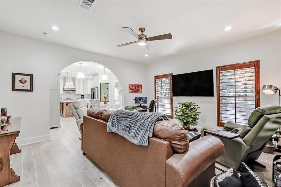 Furnished interior view inside a new home in , Brookeland (Image 18).