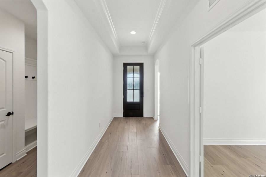 Spacious, unfurnished interior of a new home in Nopal Valley, San Antonio (Image 14).