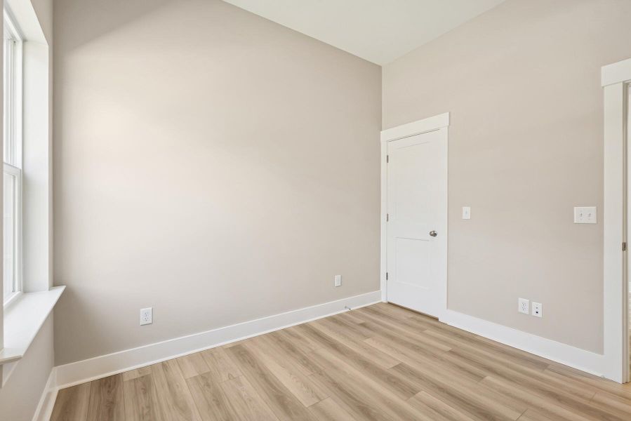 Spacious, unfurnished interior of a new home in , Summerville (Image 26).