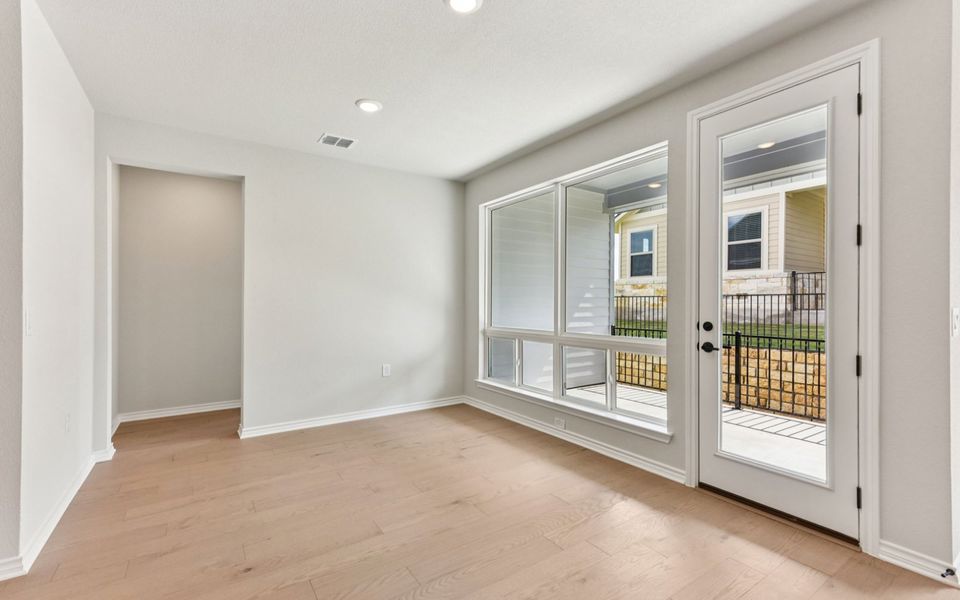 Spacious, unfurnished interior of a new home in Kissing Tree, San Marcos (Image 14).