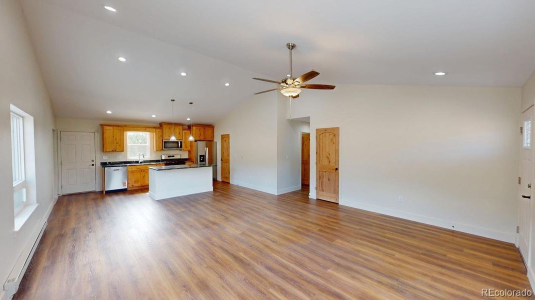 Spacious, unfurnished interior of a new home in , Crestone (Image 11).