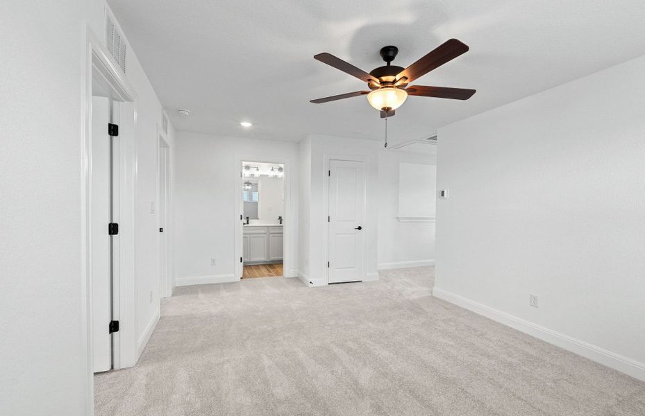 Spacious, unfurnished interior of a new home in Lagos, Manor (Image 16).