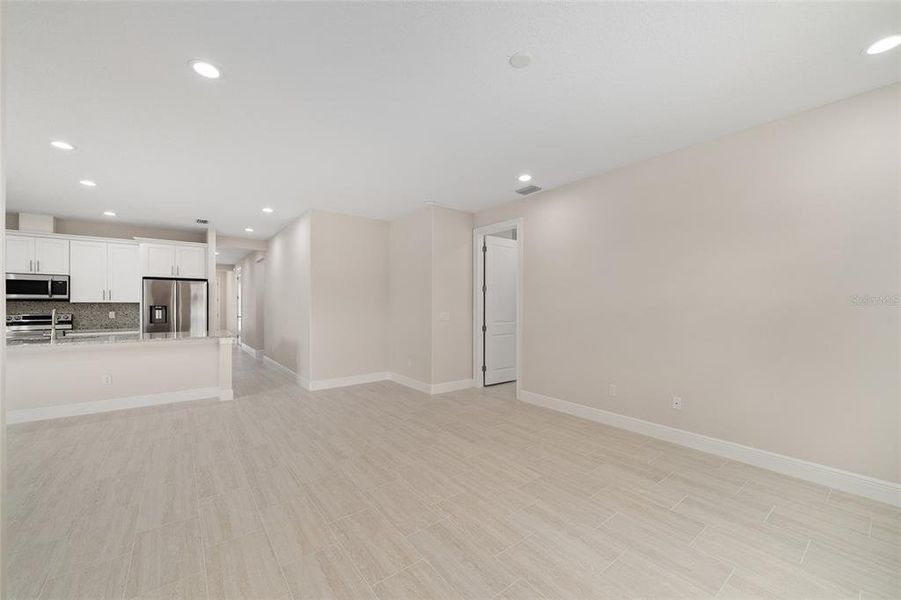 Spacious, unfurnished interior of a new home in , Summerfield (Image 22).