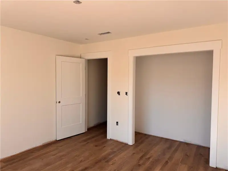 Spacious, unfurnished interior of a new home in , Calhoun (Image 3).
