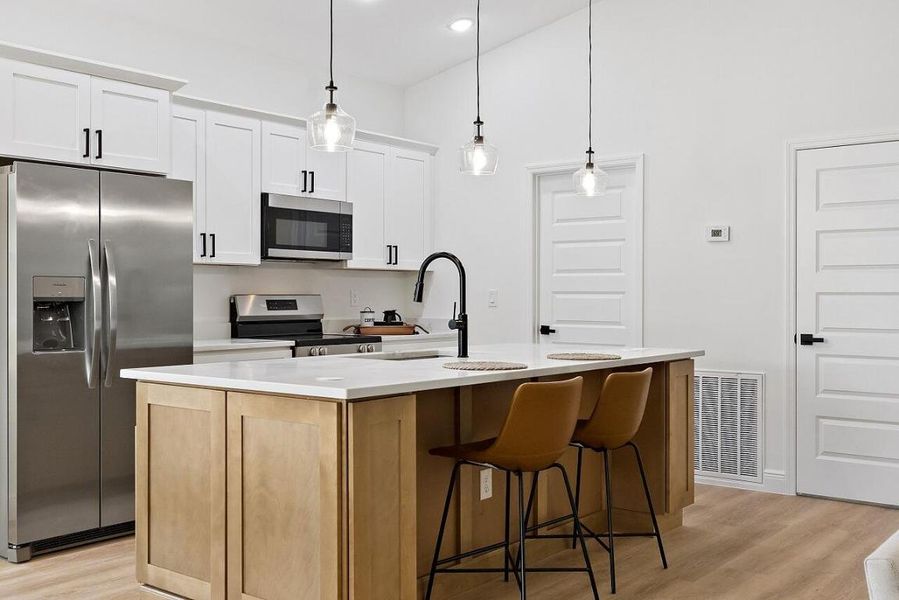 8635-98th-Ct-HigMedia-019-1280