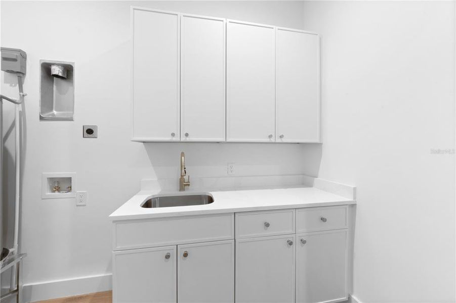 Furnished interior view inside a new home in , Bradenton (Image 34).