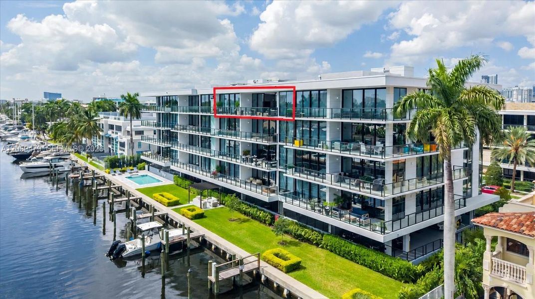 Condo located in Fort Lauderdale, FL showcasing its design and architecture (Image 26).