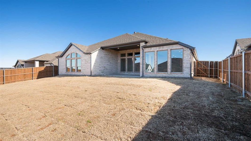 Exterior details and patio area of a home in Talon Hills, Fort Worth (Image 3).