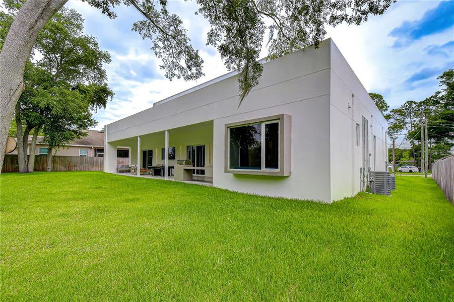Exterior details and patio area of a home in , Tampa (Image 25).