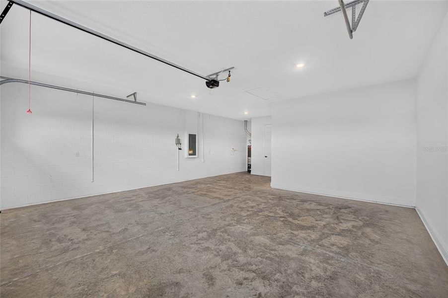 Spacious, unfurnished interior of a new home in , Ocala (Image 44).
