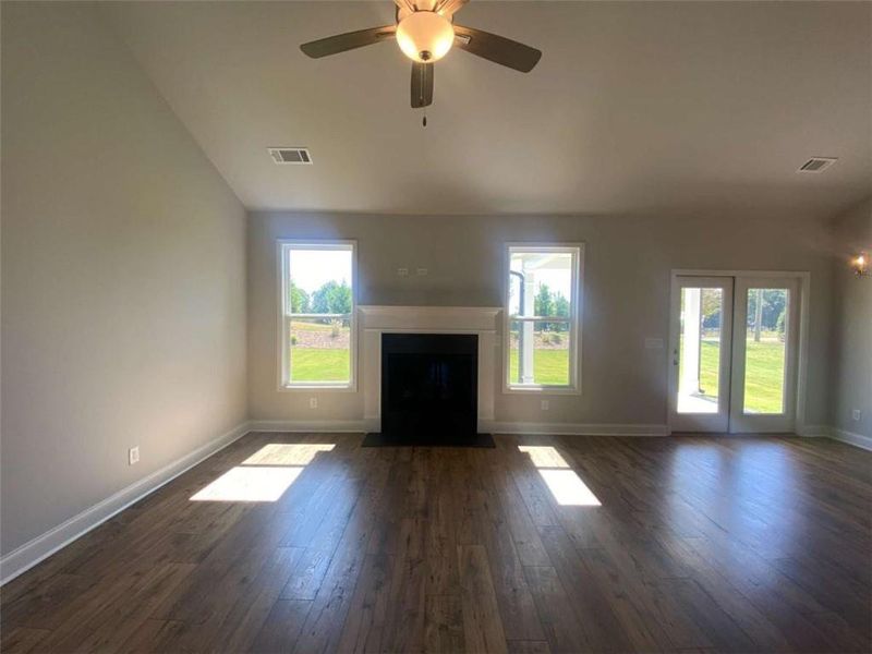 Spacious, unfurnished interior of a new home in , Jefferson (Image 28).