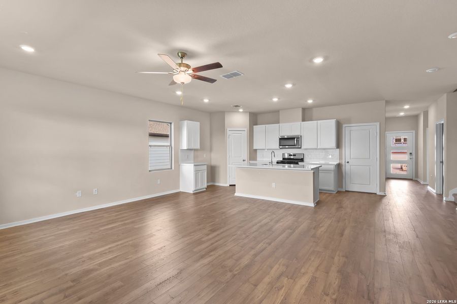 Spacious, unfurnished interior of a new home in Garden Grove, San Antonio (Image 27). Spacious, unfurnished interior of a new home in Garden Grove, San Antonio (Image 27).