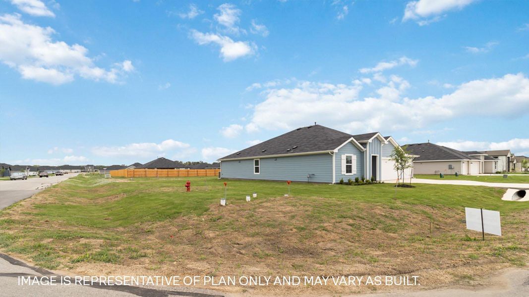 Exterior details and patio area of a home in Railhead, Cedar Creek (Image 3).