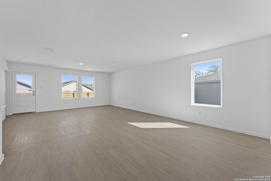 Spacious, unfurnished interior of a new home in Friendship Oaks, Fredericksburg (Image 15).