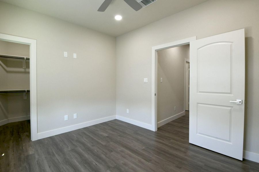 Spacious, unfurnished interior of a new home in , Houston (Image 33).