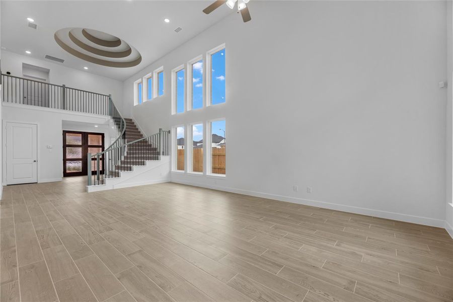 Representative image. Features, specifications, selections and colors may vary. Representative image. Features, specifications, selections and colors may vary.