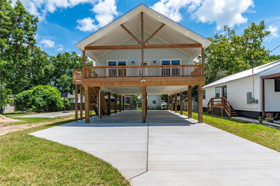 Another view of the front of the property. Accent lighting on the exterior of the home will make it glow at night.