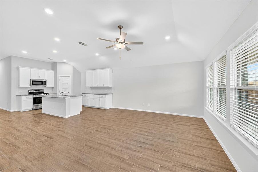Spacious, unfurnished interior of a new home in Forest Park, Princeton (Image 36). Spacious, unfurnished interior of a new home in Forest Park, Princeton (Image 36).