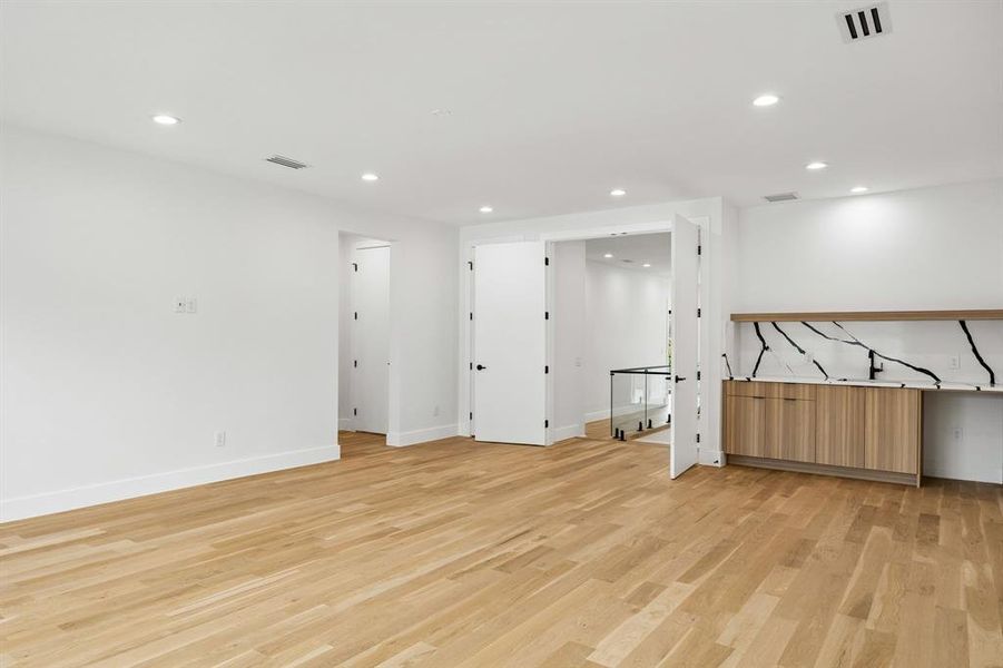 Spacious, unfurnished interior of a new home in , Dallas (Image 22).