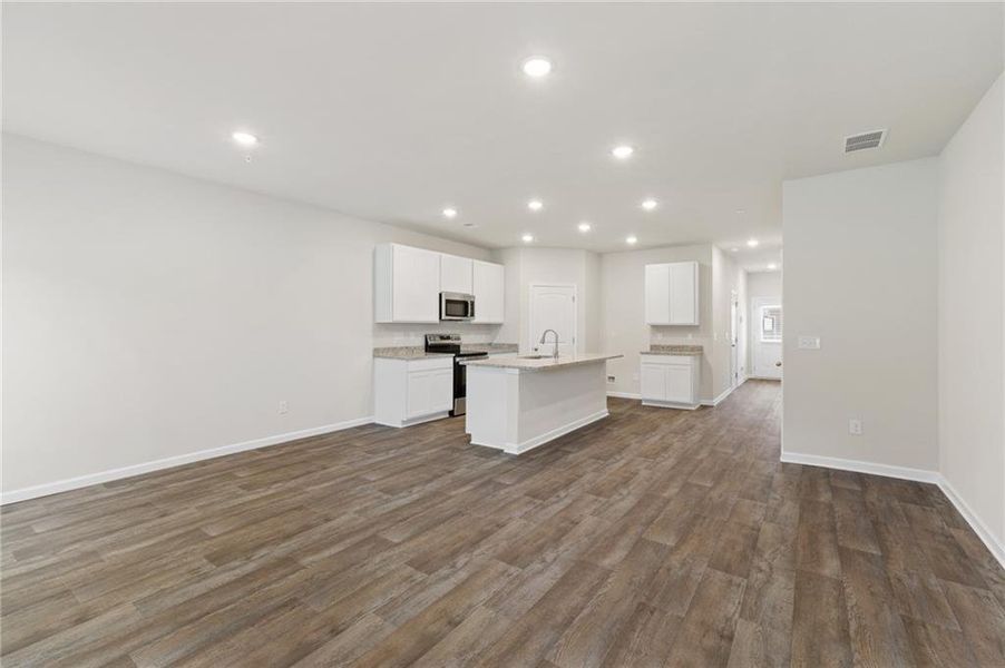 Spacious, unfurnished interior of a new home in Carolina, Palmetto (Image 19). Spacious, unfurnished interior of a new home in Carolina, Palmetto (Image 19).
