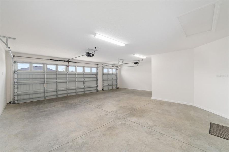 Spacious, unfurnished interior of a new home in , The Villages (Image 46).