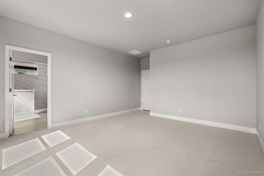 Spacious, unfurnished interior of a new home in Trailside at Cottonwood Creek, Colorado Springs (Image 15).