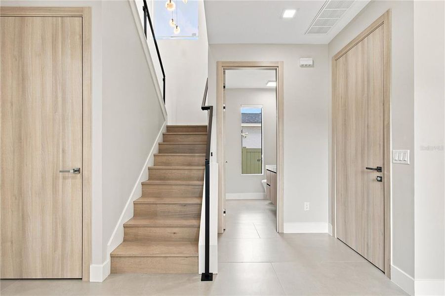 Spacious, unfurnished interior of a new home in , Tampa (Image 31).
