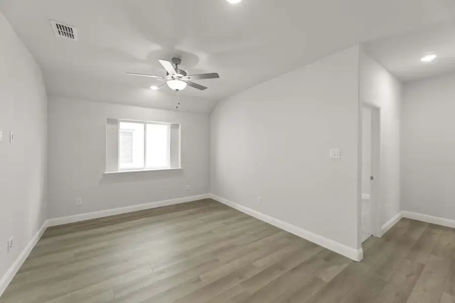 Spacious, unfurnished interior of a new home in Sutton Fields, Celina (Image 25).