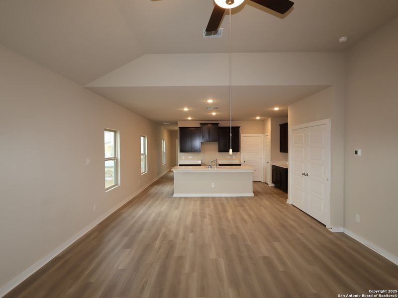 Spacious, unfurnished interior of a new home in Winding Brook, San Antonio (Image 20). Spacious, unfurnished interior of a new home in Winding Brook, San Antonio (Image 20).