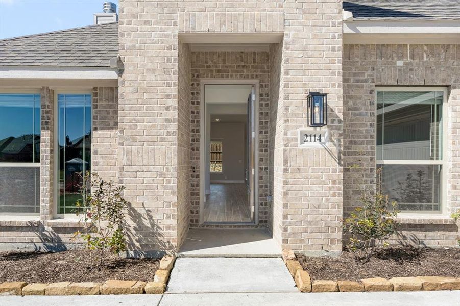Exterior details and patio area of a home in Somerset, Venus (Image 27).