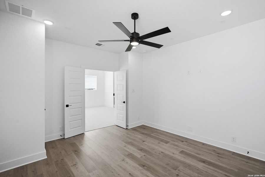 Spacious, unfurnished interior of a new home in Prominence Urban, San Antonio (Image 24).