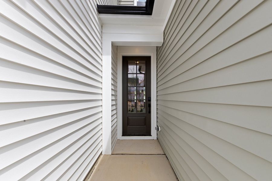 Representative exterior details of a home built from the The Hemlock by RobuckHomes in Kennebec Crossing, Angier (Image 72).
