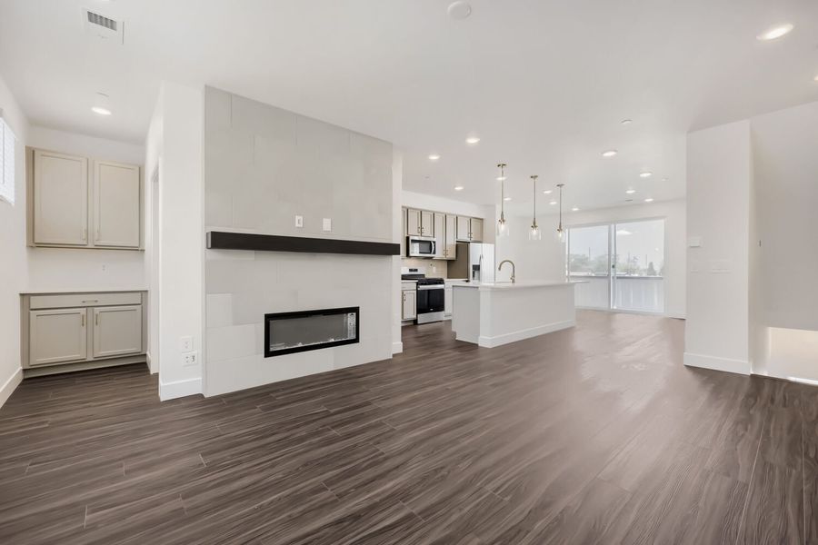 Spacious, unfurnished interior of a new home in Uplands, Westminster (Image 9).